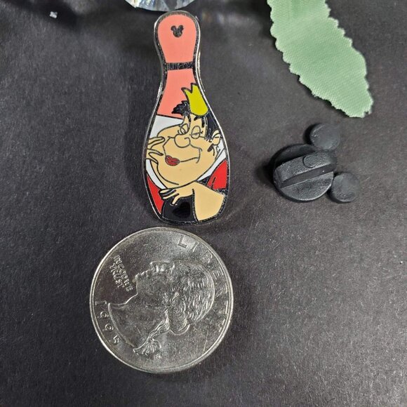 Disney Queen Heart Trading Pin Hidden Mickey Alice Wonderland Bowling Pin Brooch - Picture 2 of 5
